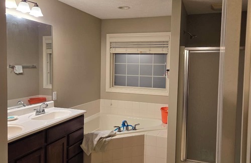 Orange Prairie Maison | Charming 3-bed Rm house with AC and WiFi in a quiet Dunlap N Peoria neighborhood