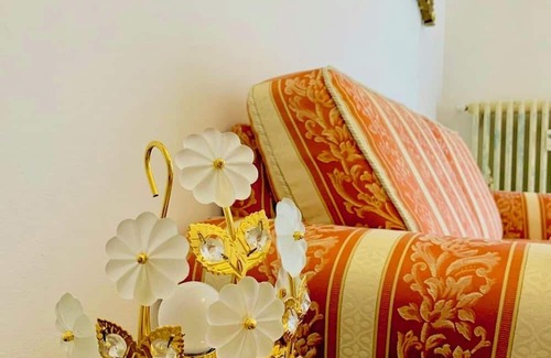 Malgrate Appartement | Charming floral apartment with mountain views!