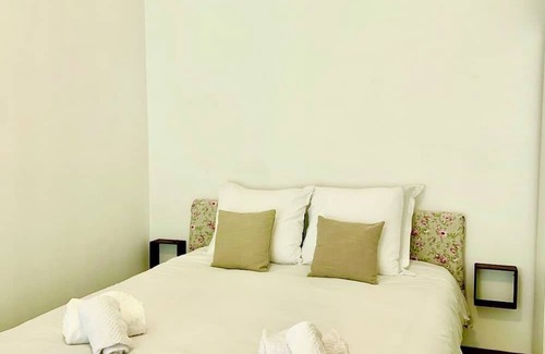 Malgrate Appartement | Charming floral apartment with mountain views!