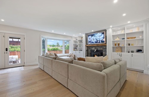 Watertown Maison | The Noble Nest- 6 Bedroom Luxury home surrounded by nature