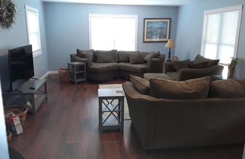 Waterloo Maison | Charming 3-bedroom house in beautiful Waterloo with WiFi, AC. Near many wineries