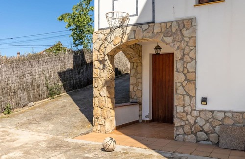Can Carbonell Maison | Casa Carbonell - Lovely house with pool and garden