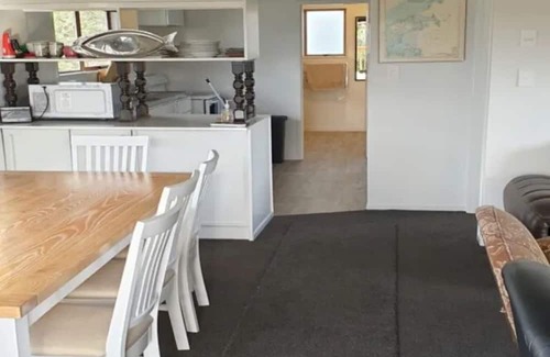 Cooks Beach Maison | Hosts on the Coast Holidays on Hardy