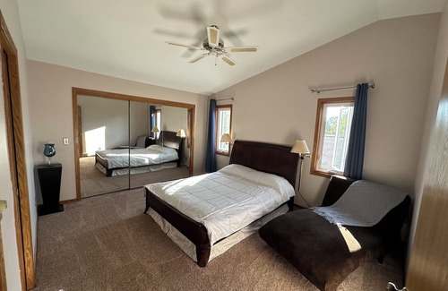 Oak Creek Maison | RNC accommodating & spacious home with pool 15 minutes from downtown Milwaukee.