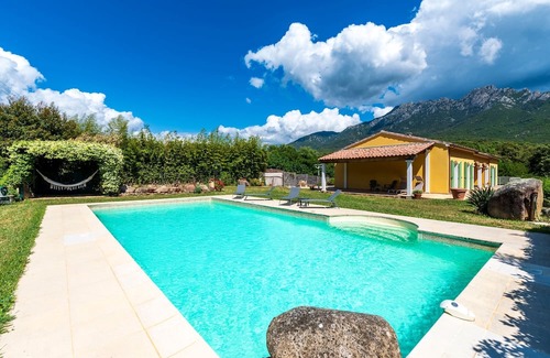 Tavaco Maison | Paravano - maison climatisée avec piscine