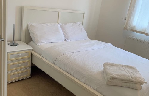 Acresford Maison | Coventry Charm - Spacious 3 Bedroom House