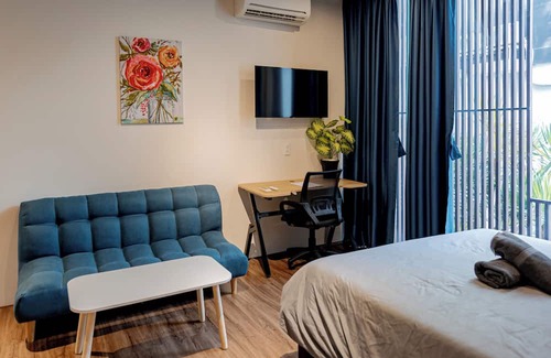 Phu Nhuan Appartement | Tranquil "Amable Home" 7 minutes to Airport & Center / Free Laundry, Fast Wifi