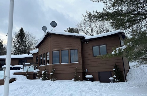 The Archipelago Cottage | Beautiful lakefront Georgian Bay Cottage in Pointe Au Baril, Family friendly