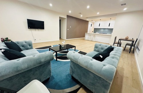 Plumpton Maison | Brand New 4 x Bedroom Spacious Holiday Home in Melbourne West
