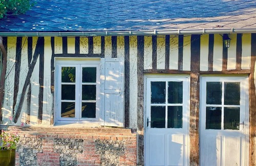 Bernay Maison | Cottage in the Normandy countryside with its apple trees