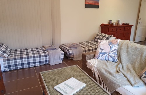 Narangba Appartement | Narnie's Place with Breakfast - Relaxing Guesthouse; Bush, Creek, Walking Tracks