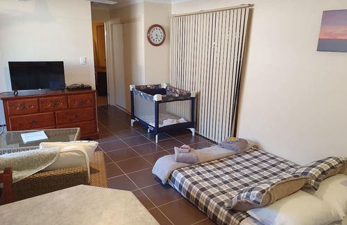 Narangba Appartement | Narnie's Place with Breakfast - Relaxing Guesthouse; Bush, Creek, Walking Tracks