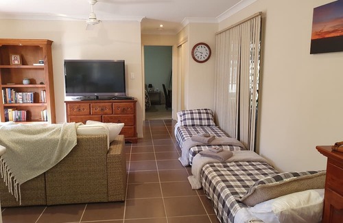 Narangba Appartement | Narnie's Place with Breakfast - Relaxing Guesthouse; Bush, Creek, Walking Tracks