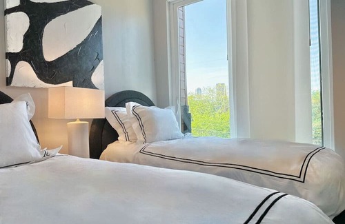 South Side Slopes Maison | The Josephine Villa | Elevator | Panoramic Views