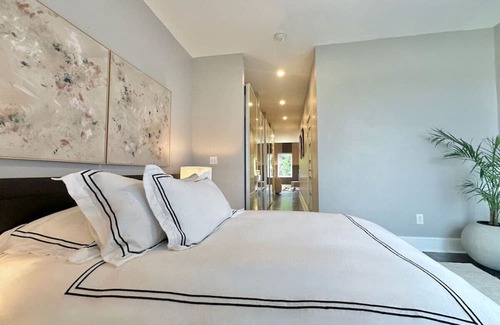 South Side Slopes Maison | The Josephine Villa | Elevator | Panoramic Views