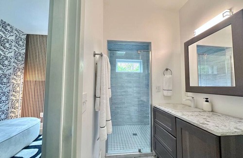 South Side Slopes Maison | The Josephine Villa | Elevator | Panoramic Views