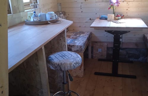 Kletzin Cabine | Tiny-house aus Holz und Lehm mit Eigenem Gartenbereich
