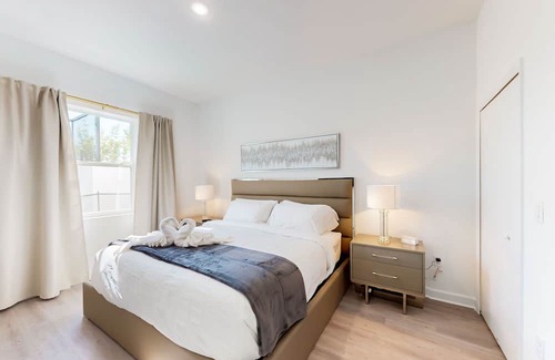 Loughman Maison | Sparkling new townhouse with lanai, amazing pool, AC, & washer/dryer