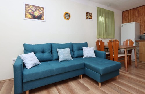 Porozina Appartement | One bedroom apartment with terrace Porozina, Cres (A-23050-b)