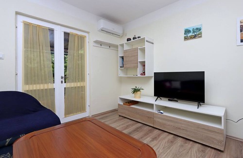 Porozina Appartement | One bedroom apartment with terrace Porozina, Cres (A-23050-a)