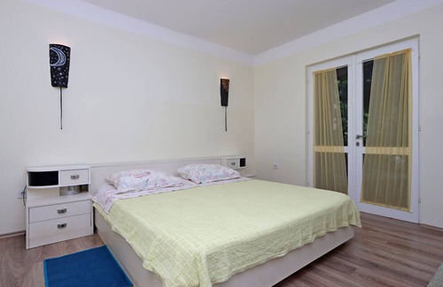 Porozina Appartement | One bedroom apartment with terrace Porozina, Cres (A-23050-a)
