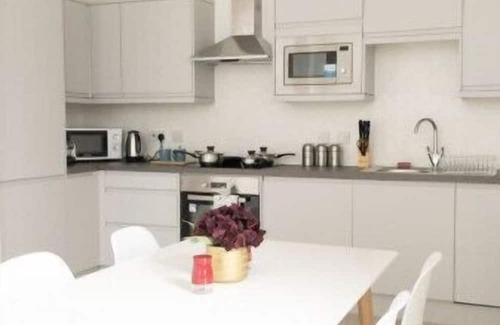 Fleet Appartement | Zenith @ Fleet Heights - Apartment Three