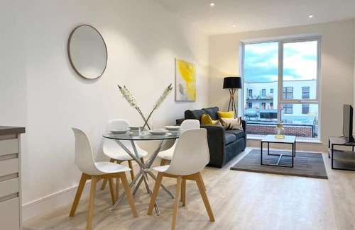 Fleet Appartement | Apex @ Fleet Heights - Apartment Five