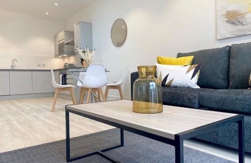 Fleet Appartement | Apex @ Fleet Heights - Apartment Five