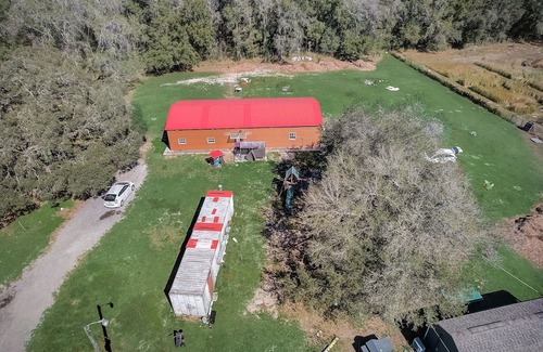 Spring Hill Maison | 🐓Your cozy RV PARK retreat! Nature, play & chickens - who could ask for more?!