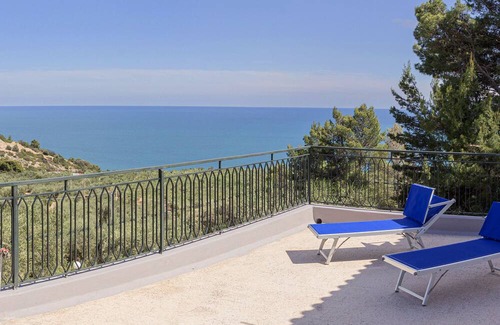 Mattinata Appartement | Casaverde Two-room apartment with kitchenette just 600 meters from the sea