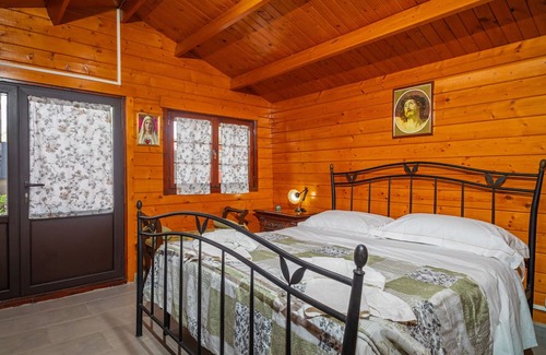 San Giorgio-Librino-San Giuseppe la Rena-Zia Lisa-Villaggio Sant'Agata Chalet De Ski | Chalet 'Vaccarizzo Beach Garden' with Private Terrace, Wi-Fi and Air Conditioning