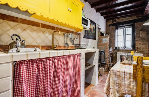 Villar de Pineres Chalet De Ski | Chalet 'La Castañar - La Vallicuerra' with Mountain View, Private Terrace and Wi-Fi
