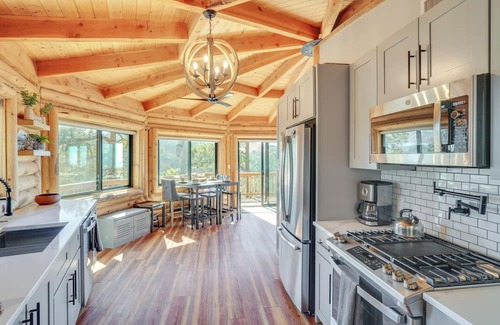 Mount Lemmon Cabine | Cabin w/Views, 3 Mi to Mount Lemmon Ski Valley!
