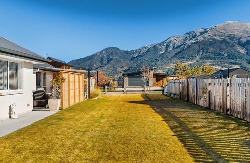 Lake Hawea Maison | Home nestled in Hawea - A four-bedroom Hawea home with mountain views. Enjoy a modern kitchen, spacious living areas, two bathrooms, and a cosy fireplace