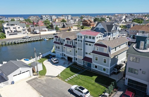 Mantoloking Maison | JUNE RENTAL - New Construction Home On Bay - Minutes From Beach!