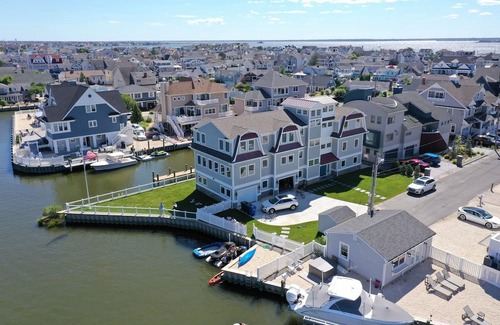 Mantoloking Maison | JUNE RENTAL - New Construction Home On Bay - Minutes From Beach!