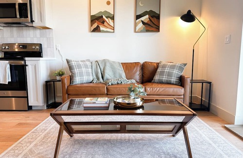 Oak Harbor Maison | Modern Guest Suite w/Panoramic Water and Mountain Views, Walk-in Shower and Tub