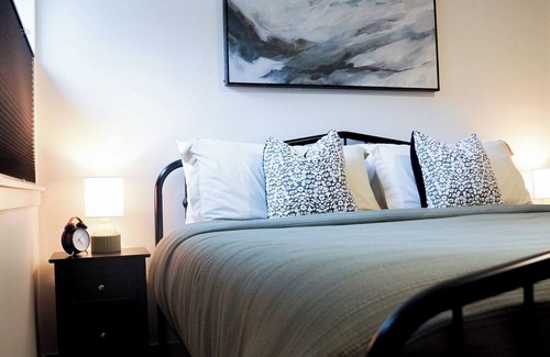 Oak Harbor Maison | Modern Guest Suite w/Panoramic Water and Mountain Views, Walk-in Shower and Tub