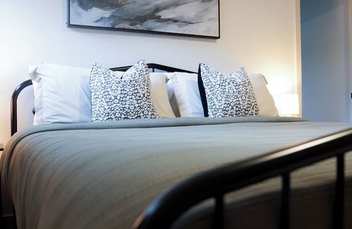 Oak Harbor Maison | Modern Guest Suite w/Panoramic Water and Mountain Views, Walk-in Shower and Tub