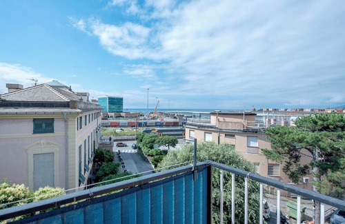 Pra' Appartement | Apartment 'Palmaro' with Balcony and Air Conditioning