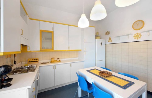 Pra' Appartement | Apartment 'Palmaro' with Balcony and Air Conditioning
