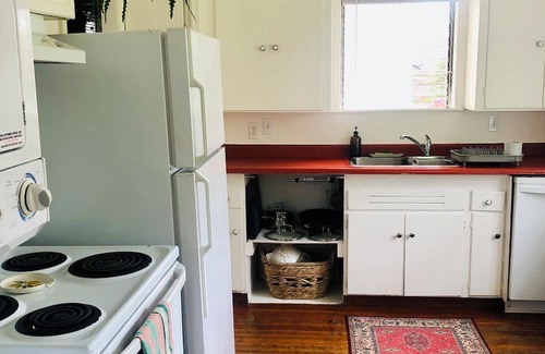 West Point Grey Maison | Charming Home in Kitsilano FREE Parking+Laundry