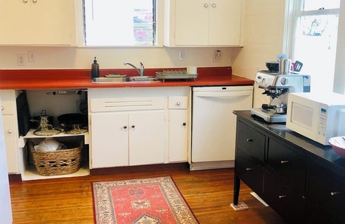 West Point Grey Maison | Charming Home in Kitsilano FREE Parking+Laundry