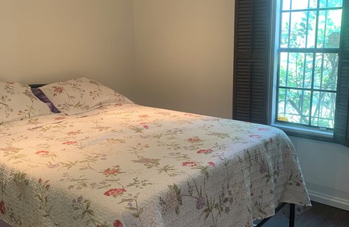 Highlands Autre | Charming and cozy Rustic farmhouse . Centrally located !