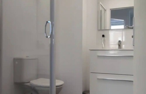 Saint-Renan Appartement | Complete accommodation for 2 people, independent access, separate bedroom.