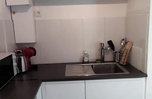 Saint-Renan Appartement | Complete accommodation for 2 people, independent access, separate bedroom.