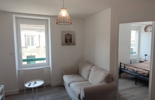 Saint-Renan Appartement | Complete accommodation for 2 people, independent access, separate bedroom.