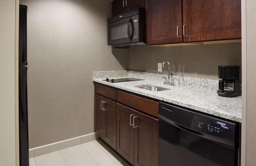 Kutzky Park Maison | Enjoy our Spacious Suites with Fully Equipped Kitchen and a Free Hot Breakfast!