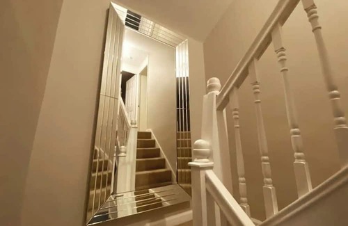 Crawcrook Maison | Modern Home in Newcastle, right next to a Golf Course!