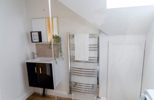 Seisdon Maison | Spacious property Sleeps 13 Guests in Shirley
